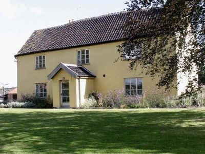 Suffolk 2 bedroom cottage sleeping 4 people