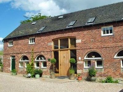 luxury self-catering cottages derbyshire peak district dining room