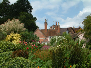 self catering holiday cottages and villas with a garden