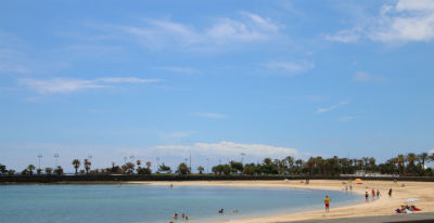 Relax on holiday on Arrecife's Beach