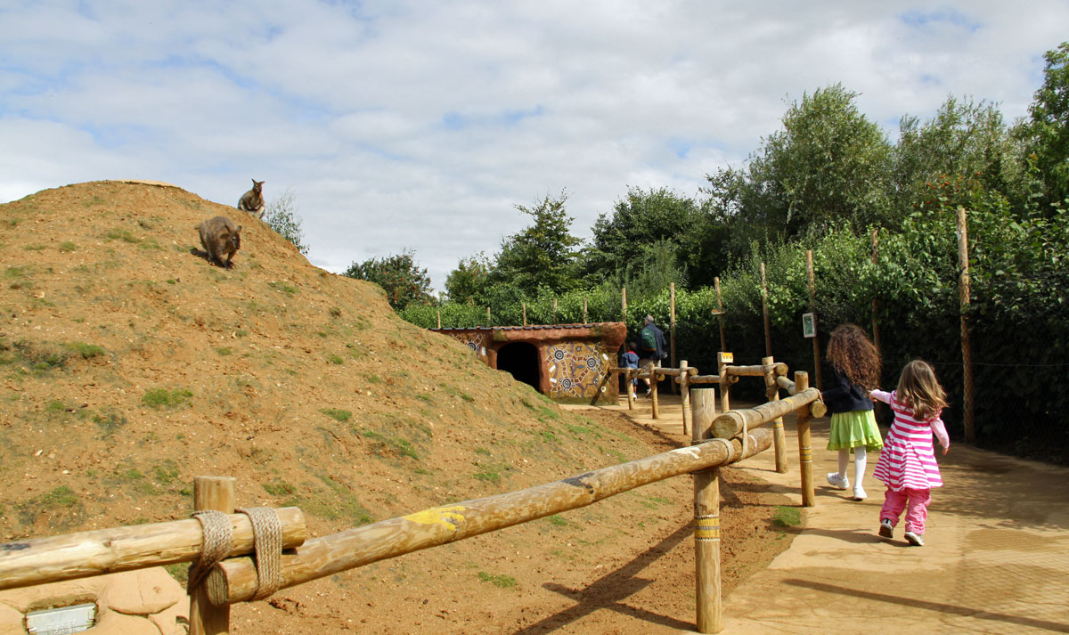 holiday cottages near a zoo uk