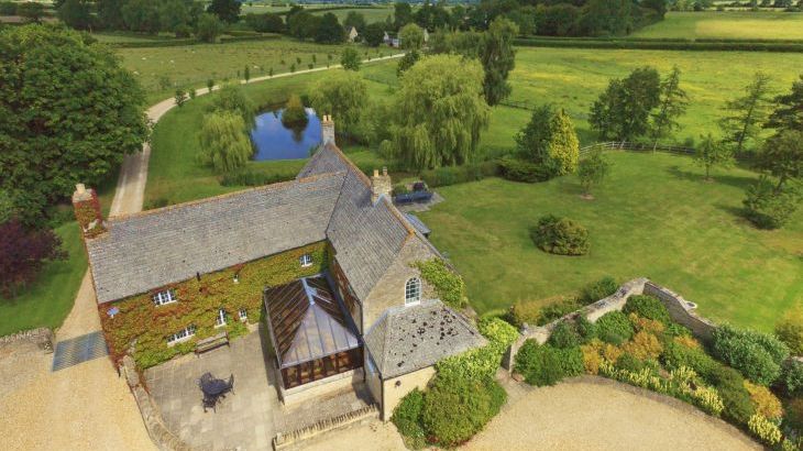 The Cotswold Manor Hall, Exclusive Hot-Tub, Games/Event Barns, 70 acres of Parkland - Main Photo