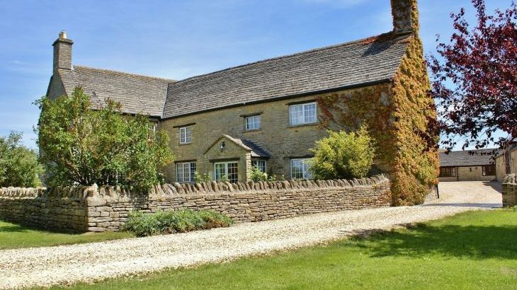 The Cotswold Manor Hall, Exclusive Hot-Tub, Games/Event Barns, 70 acres of Parkland - Photo 4