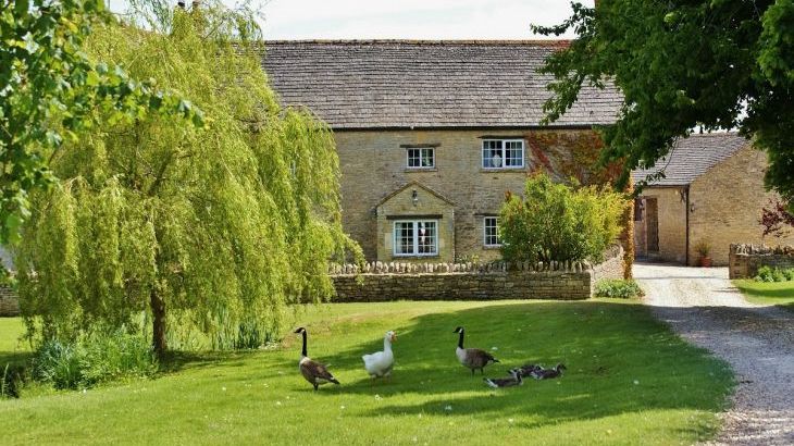 The Cotswold Manor Hall, Exclusive Hot-Tub, Games/Event Barns, 70 acres of Parkland - Photo 15