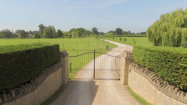 The Cotswold Manor Hall, Exclusive Hot-Tub, Games/Event Barns, 70 acres of Parkland, sleeps  30,  Photo 13