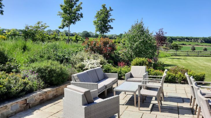 Sleeps 10, Gold Award Winning House, M1 rated, ideal for all generations with downstairs bedroom and wet room - Photo 36