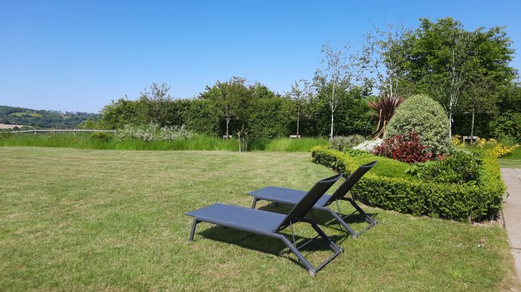Sleeps 10, Gold Award Winning House, M1 rated, ideal for all generations with downstairs bedroom and wet room - Photo 38