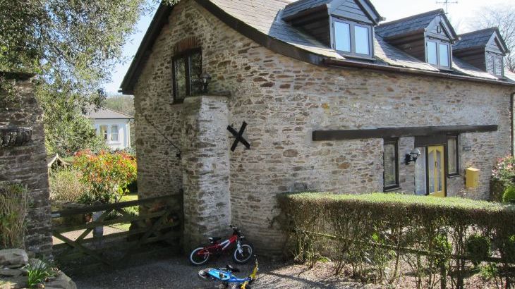 Dog-friendly cottage with swimming pool   in South West, West Country, South Coast, South Devon, South Hams