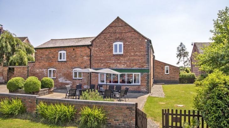 Cottage breaks with swimming pool + BBQ   in West Midlands, Midlands, Heart of England, English Welsh Borders