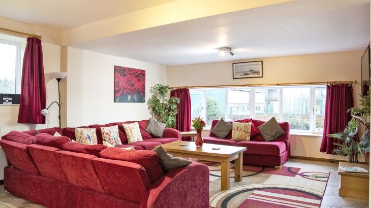James's Parlour with exclusive use of shared Indoor Swimming Pool, Sports Court & Play Area, sleeps  12,  Photo 6