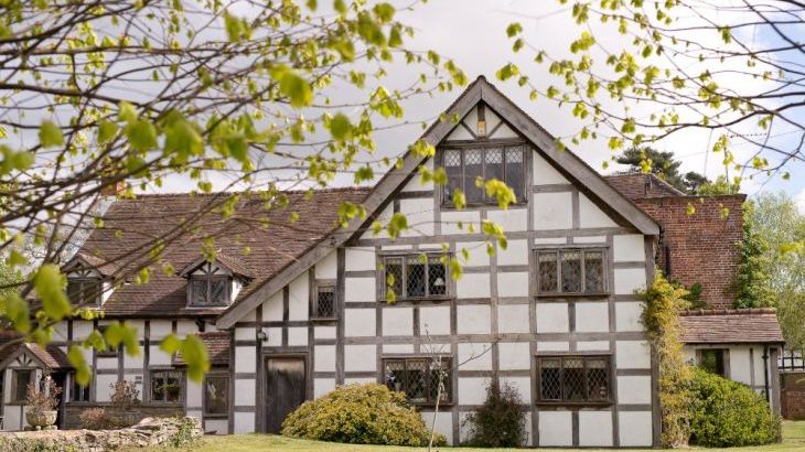 The Manor House - Photo 2