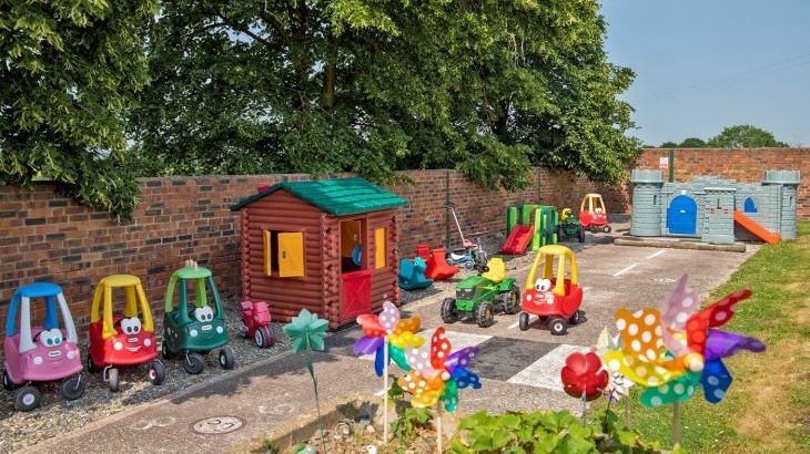 William's Hayloft with Swimming Pool, Sports Court & Toddler Play Area - Photo 6