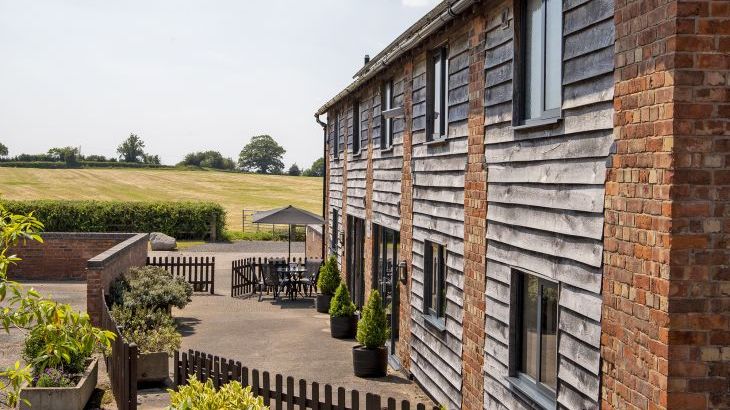 Buttercups & Hayloft Sleeps & Dines 16 with Pool, Sports Court & Play Area - Photo 8