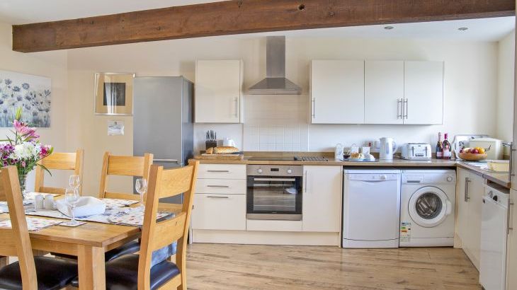 Buttercups & Hayloft Sleeps & Dines 16 with Pool, Sports Court & Play Area - Photo 25