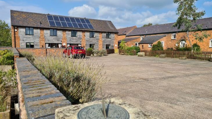 Buttercups & Hayloft Sleeps & Dines 16 with Pool, Sports Court & Play Area - Photo 40
