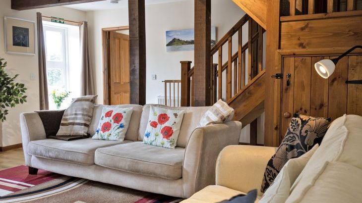 William's Hayloft with Swimming Pool, Sports Court & Toddler Play Area - Photo 2