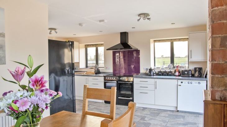 Buttercups Haybarn 5 Star Cottage with Indoor Pool, Sports Court & Toddler Play Area - Photo 34