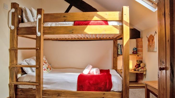 William's Hayloft with Swimming Pool, Sports Court & Toddler Play Area - Photo 11