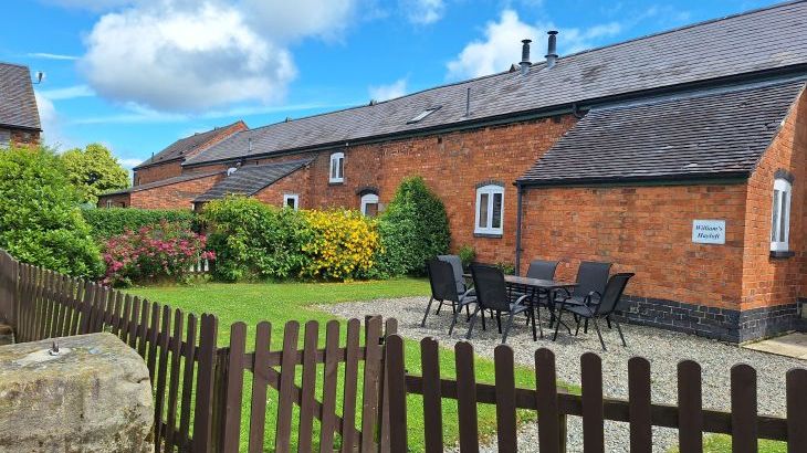 Buttercups & Hayloft Sleeps & Dines 16 with Pool, Sports Court & Play Area - Photo 19