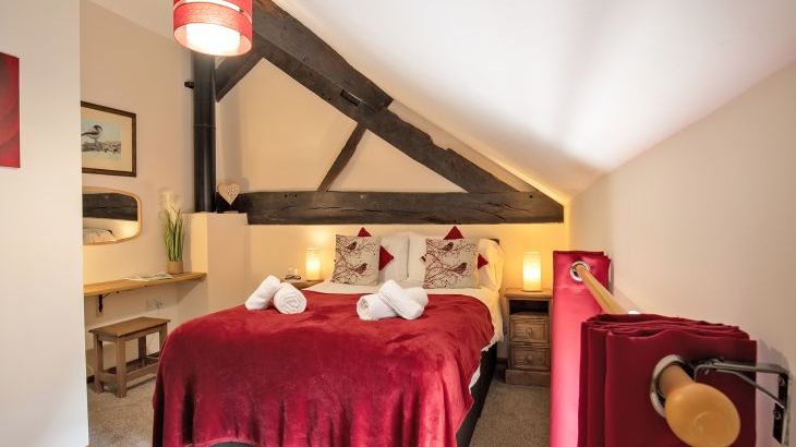 William's Hayloft with Swimming Pool, Sports Court & Toddler Play Area - Photo 14