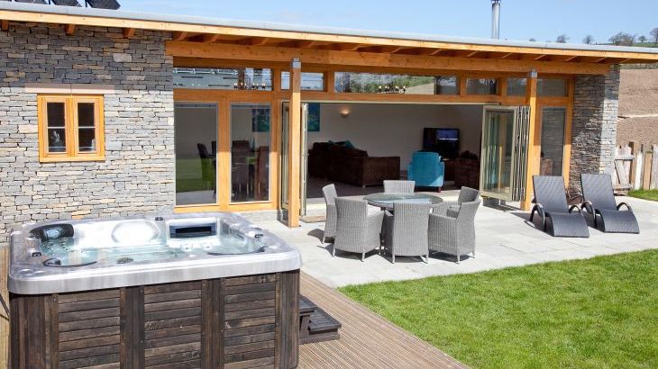 Holiday cottages with a swimming pool and barbeque   in South West, West Country