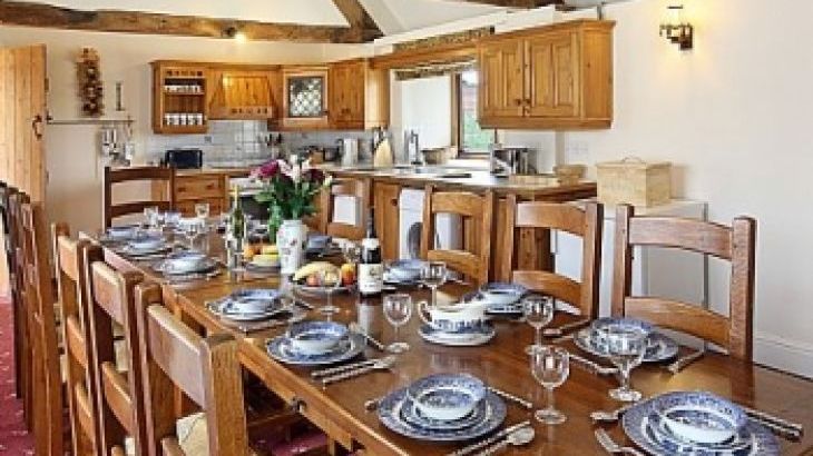 Broadway House, sleeps 16, Photo 4 Broadway House, sleeps 16, Photo 4