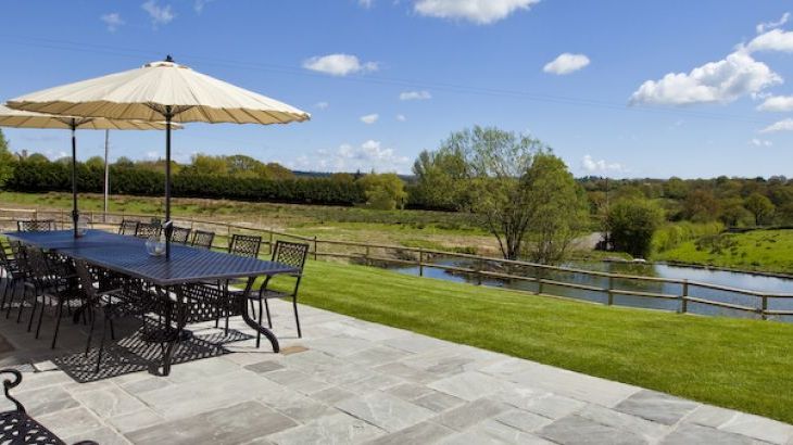 Holemoor Stables, sleeps 18, Photo 13 Holemoor Stables, sleeps 18, Photo 13