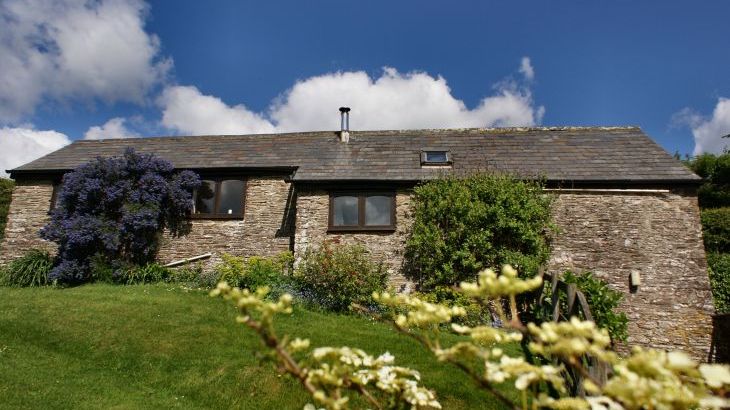 Honeysuckle, dog friendly couples' cottage in South Devon