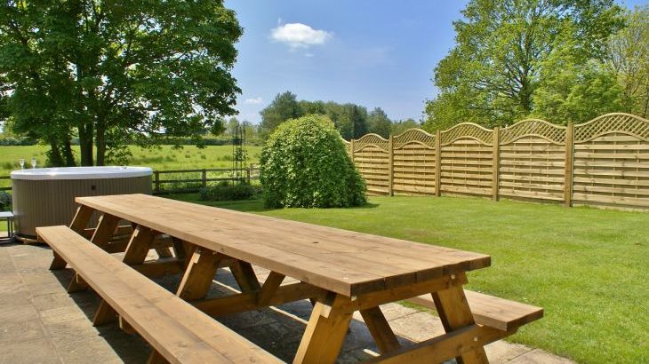 The Cotswold Manor Lodge, Exclusive Hot-Tub, Games Barn, 70 acres of Parkland, sleeps  26,  Photo 9