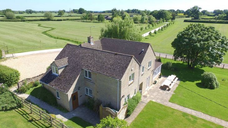 The Cotswold Manor Lodge, Exclusive Hot-Tub, Games Barn, 70 acres of Parkland, sleeps  26,  Photo 1