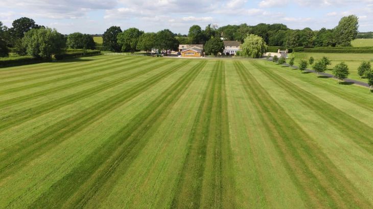 The Cotswold Manor Lodge, Exclusive Hot-Tub, Games Barn, 70 acres of Parkland - Photo 14