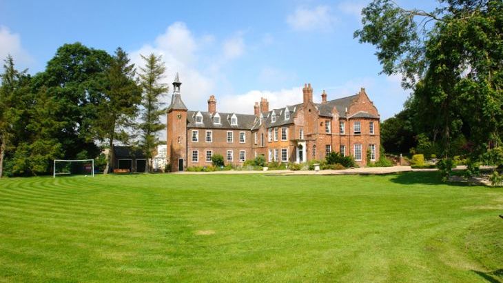 Skendleby Hall, sleeps  26,  Photo 11