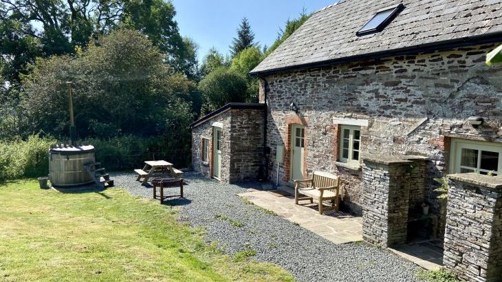 Cefn Y Waun - Cottage in the Woods - Main Photo