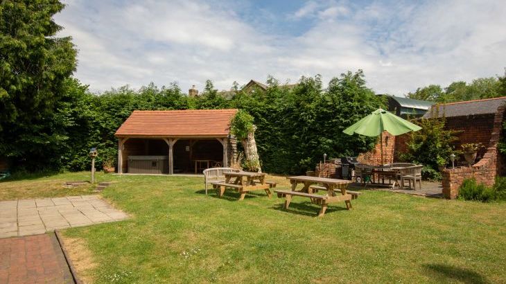 Fairlea Grange, sleeps  24,  Photo 10