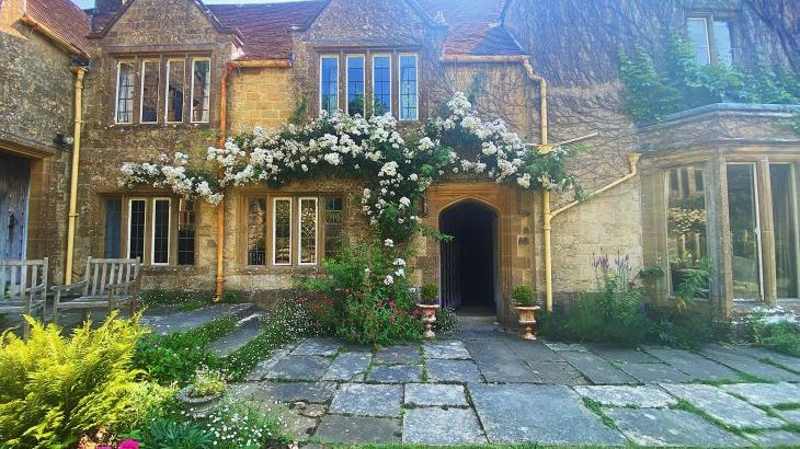 Symondsbury Manor, sleeps  22,  Photo 3