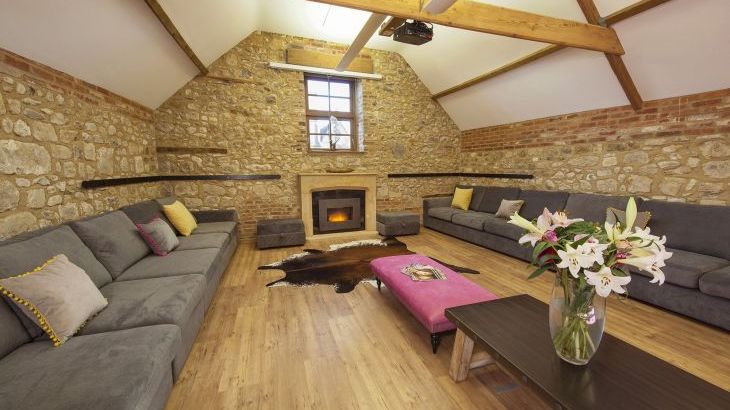 Beaverbrook Barn, sleeps  30,  Photo 12