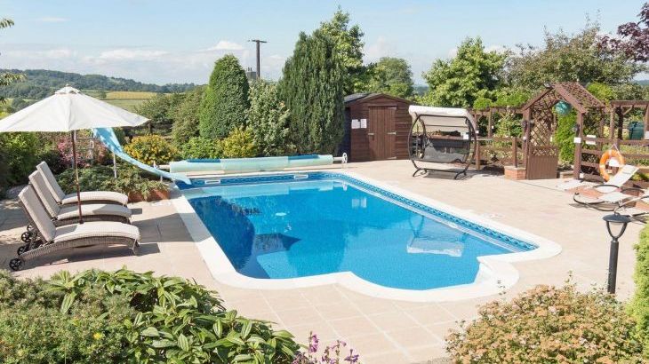 Cottage breaks with swimming pool + BBQ   in South West, West Country