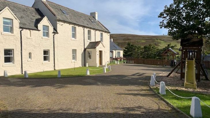 Large holiday homes with a swimming pool   in Central Scotland