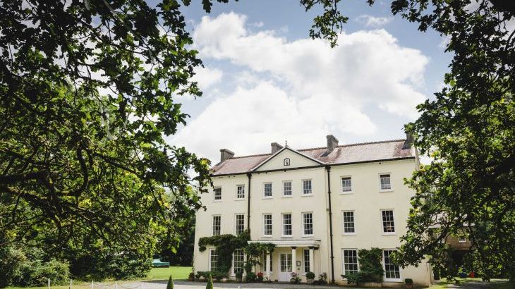 Large holiday homes with a swimming pool   in South Wales