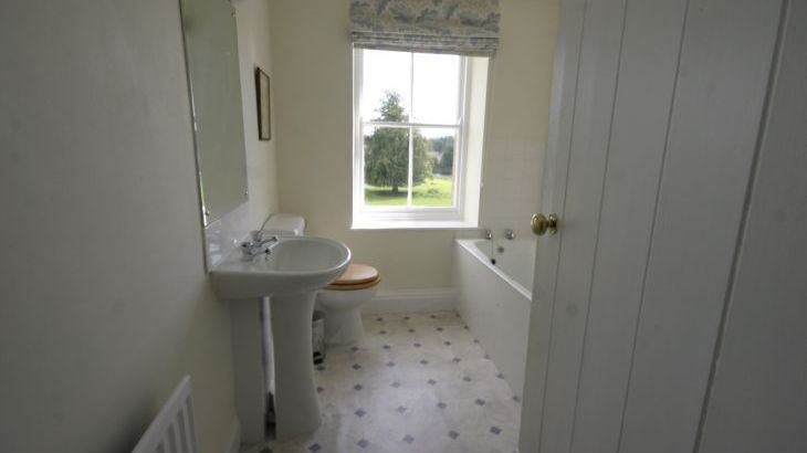 Kirkandrews House , sleeps  15,  Photo 13