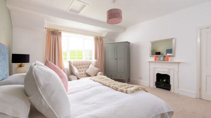 Braunton Farmhouse, sleeps  10,  Photo 9