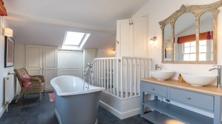 Allington Court, sleeps 21, Photo 13 Allington Court, sleeps 21, Photo 13