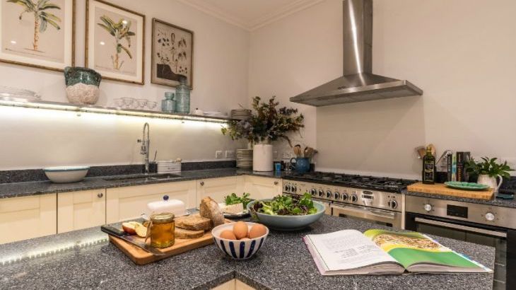 Allington Court, sleeps 21, Photo 8 Allington Court, sleeps 21, Photo 8