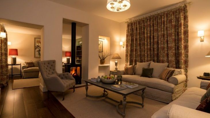 Allington Court, sleeps 21, Photo 3 Allington Court, sleeps 21, Photo 3