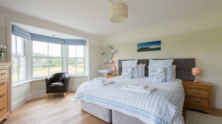 Llanlliana Coastal Retreat, sleeps  21,  Photo 10