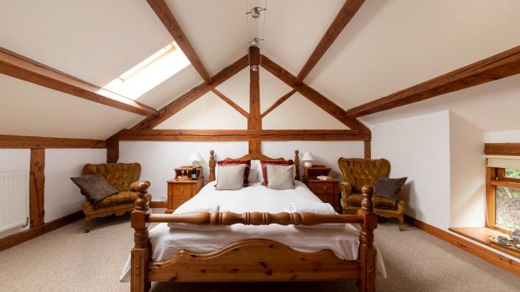 Cae Madog Barn, sleeps  17,  Photo 12