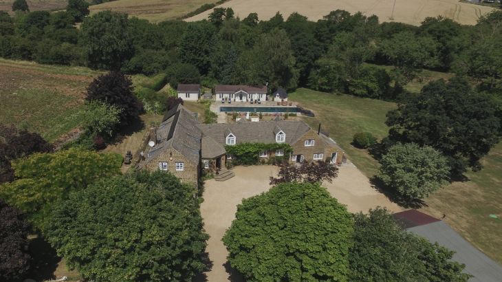 Big holiday cottages with a pool   in 