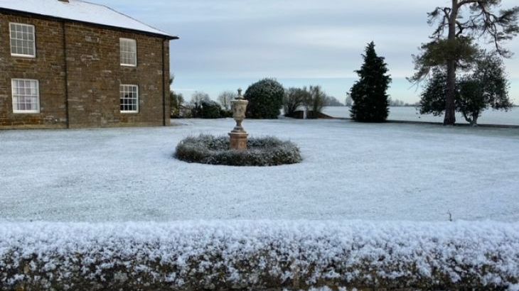 Greens Norton House, sleeps  25,  Photo 25