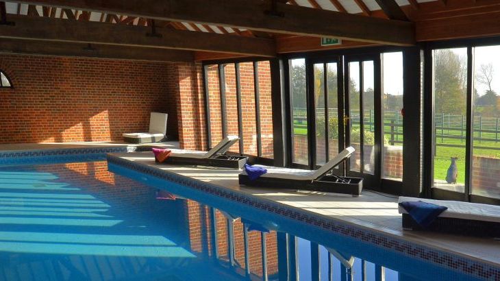 Cottage with leisure pool sleeps2   in The Norfolk Broads,  East Anglia
