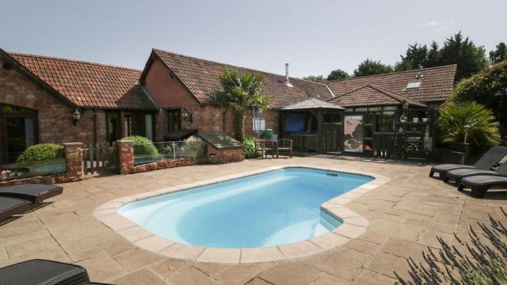 Hot tub with pool cottage   in South West England